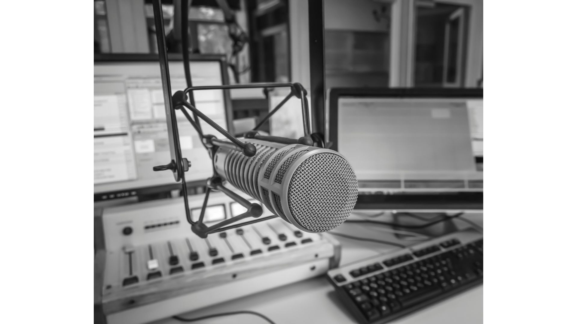 Clyde Kull speaking on Kuku Radio in Tallinn